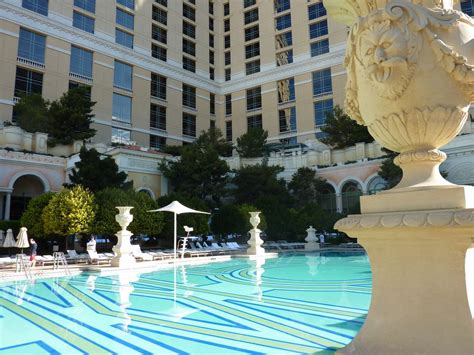 bellagio pool bar.